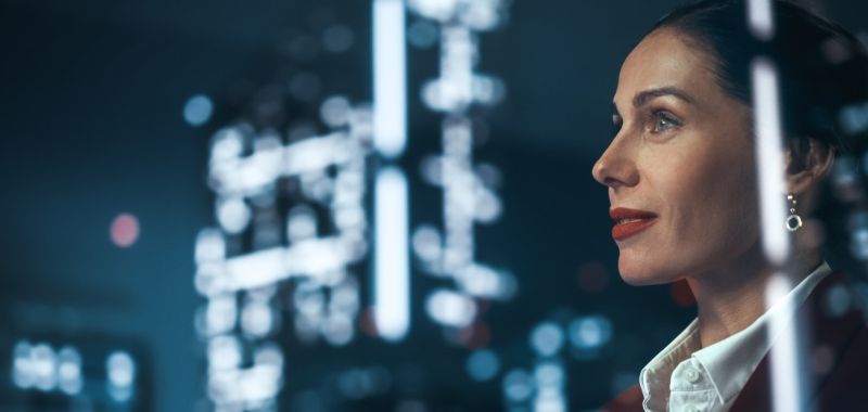 Nők az &uuml;zleti &eacute;letben: az &uuml;vegplafonon innen &eacute;s t&uacute;l