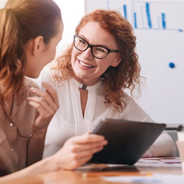 Az X generáció jellemzői: erősségek és motivációs stratégiák a munkahelyen