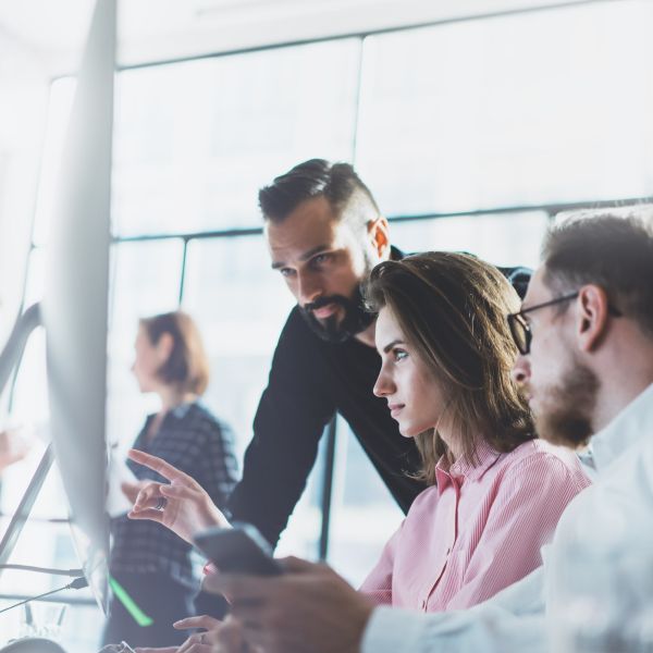 Rendrak&aacute;sb&oacute;l &uacute;j szolg&aacute;ltat&aacute;s? A munka&uuml;gyi anal&iacute;zis csomagunk &bdquo;sz&uuml;let&eacute;s&eacute;nek&rdquo; t&ouml;rt&eacute;nete