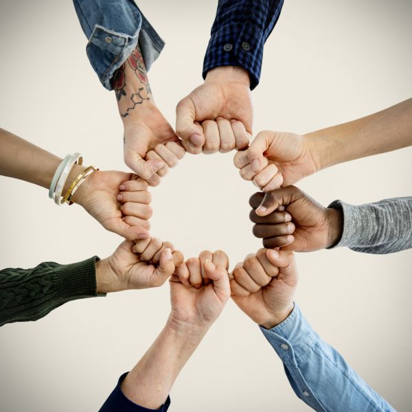 Hogyan &eacute;rhető el a val&oacute;di elk&ouml;telezetts&eacute;g?