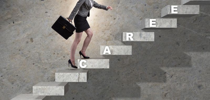 Az &uuml;vegplafon jelens&eacute;g &ndash; l&aacute;thatatlan akad&aacute;lyok a női karrier&uacute;tban &eacute;s a megold&aacute;s lehetős&eacute;gei