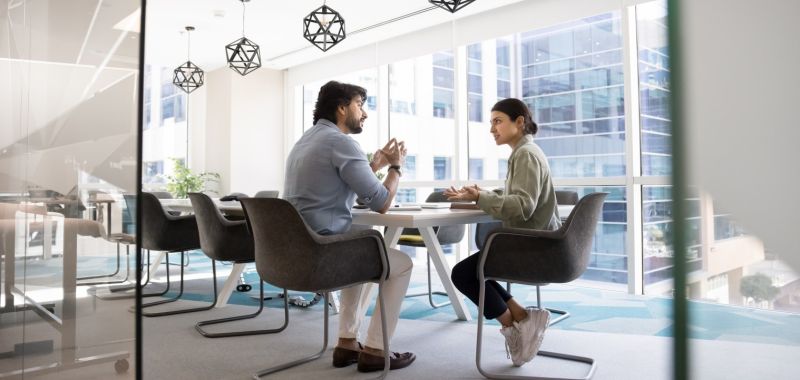 Vezetők&eacute;nt a t&uuml;k&ouml;r előtt &ndash; mit adhat a business coaching?