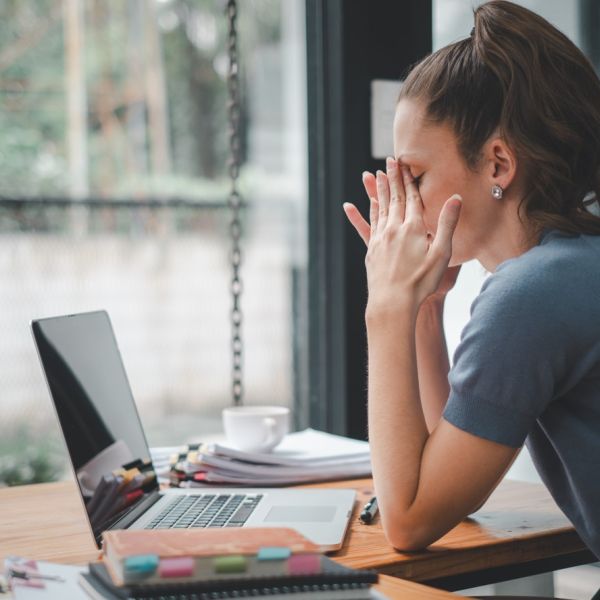 A munkahelyi szorongás csendes járványa – Miért muszáj foglalkoznunk vele?