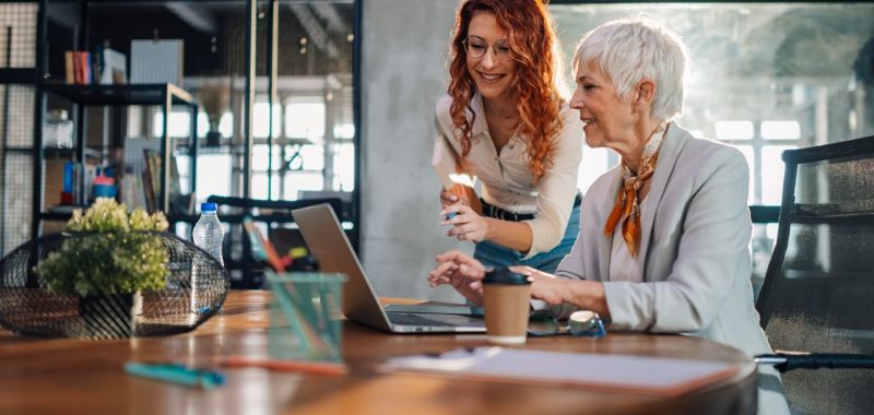 Generációk a munkahelyen: hogyan kovácsolhatunk előnyt a generációk sajátosságaiból?