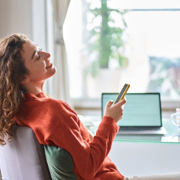 Tudatos jelenlét a munkahelyen: Hogyan segíti a mindfulness a kiégés megelőzését és a teljesítmény növelését?