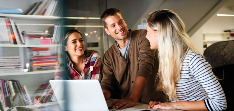 A Z generáció jellemzői a munkahelyen: Hogyan motiváljuk a digitális bennszülötteket?